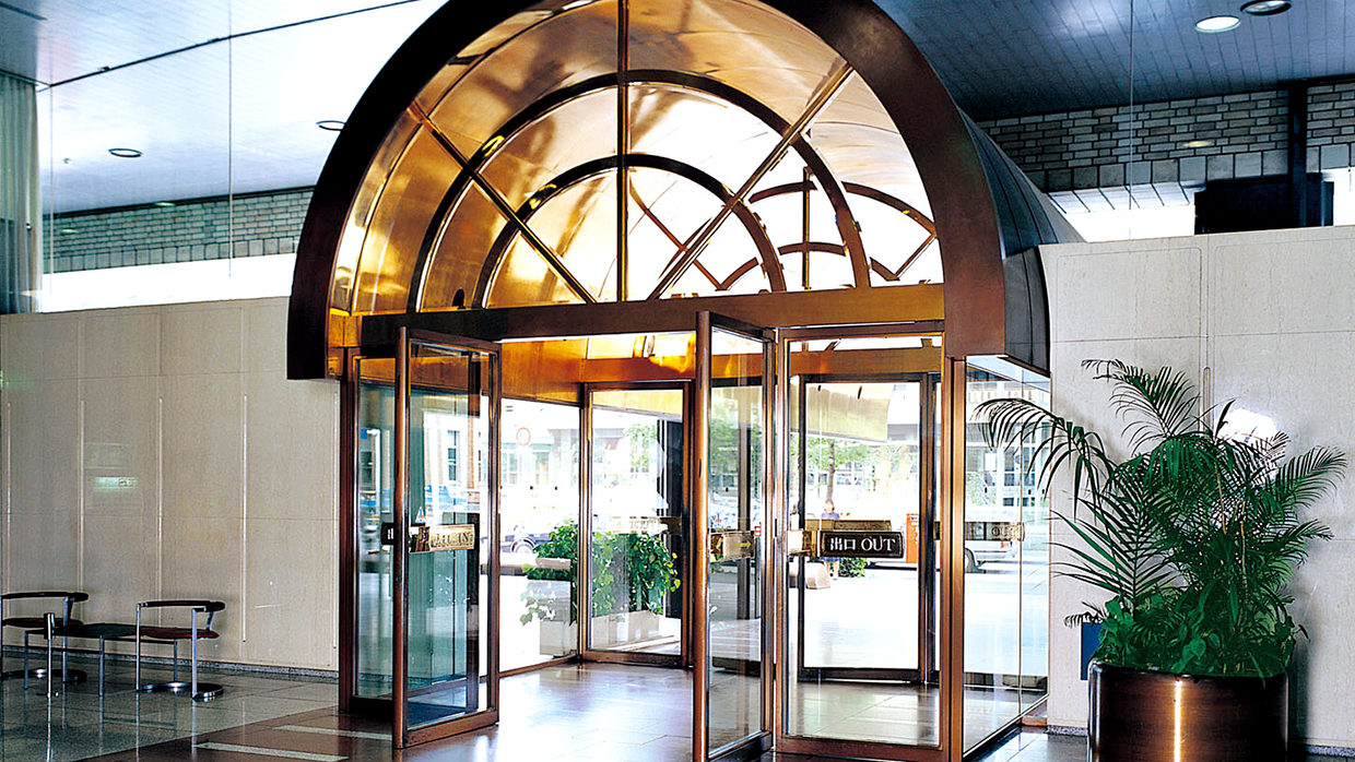 Swing door