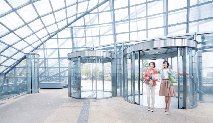 Main entrance (inside):DS-75